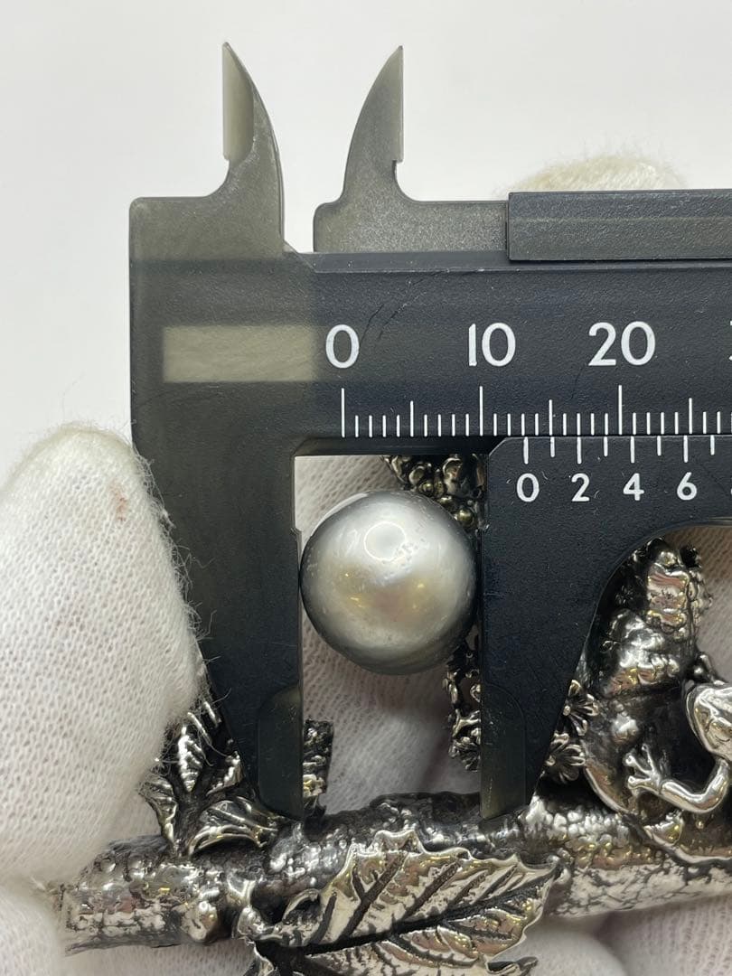 創作工房 KENZO silver 黒真珠ブローチ カエル 花モチーフ13mm