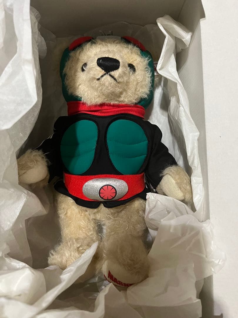 限定 シュタイフ × 仮面ライダー 仮面ライダー1号」がキュートなテディベアに変身！老舗ブランド