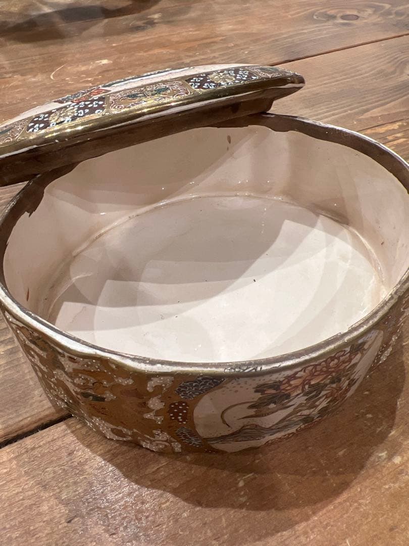 明治期 白薩摩 金襴手 人物文 蓋物 盛上金彩 細密画 割れなし　アンティーク品