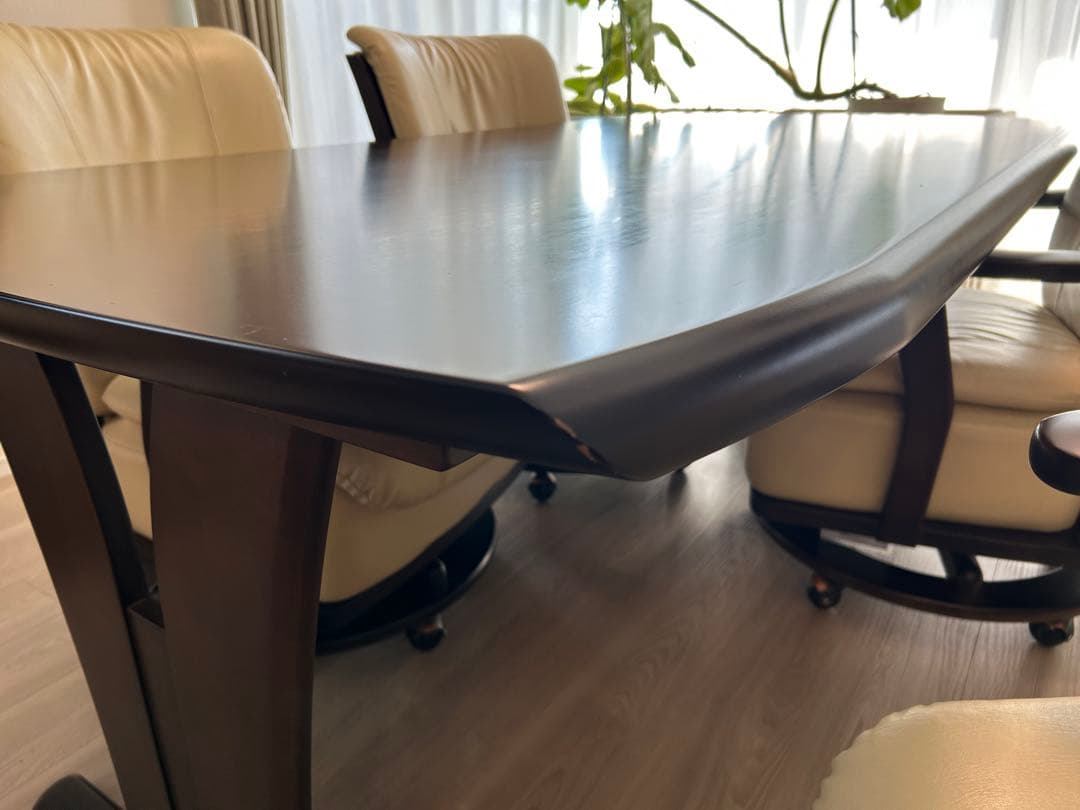 ル*ー様 お値下げしました【直接引取限定/岡山】ニトリ　ダイニングテーブル　肘付