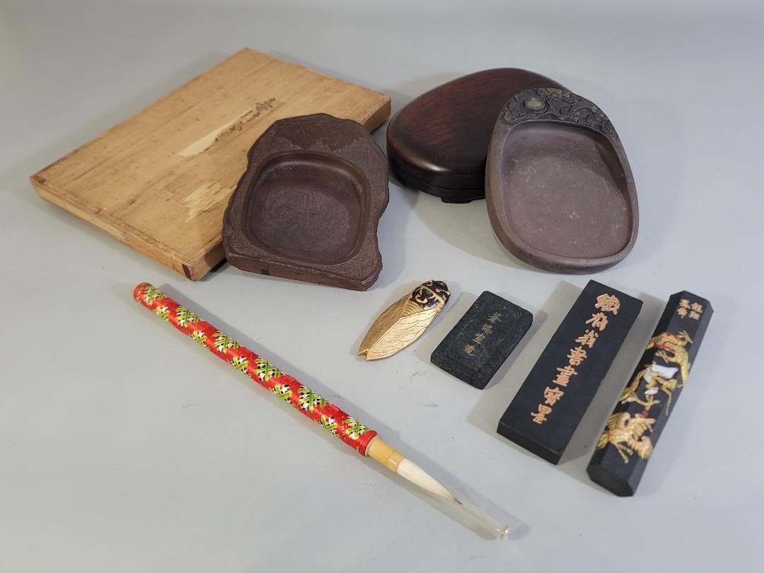中国古玩 美術工芸品 書道具7点セット「中国木箱付 端渓硯2個 唐墨4個 中国古玩 美術工芸品 書道具7点セット「中国木箱付 端渓硯2個 唐墨4個