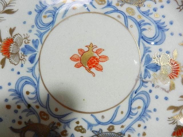 伊万里焼色絵 柘榴 菊 魚藻文様 輪花型七寸皿