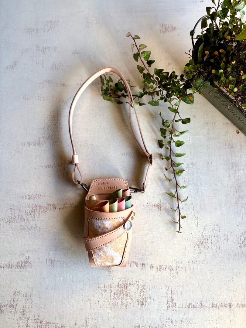 ヌメ革ナチュラルハラコカウのシザーケース