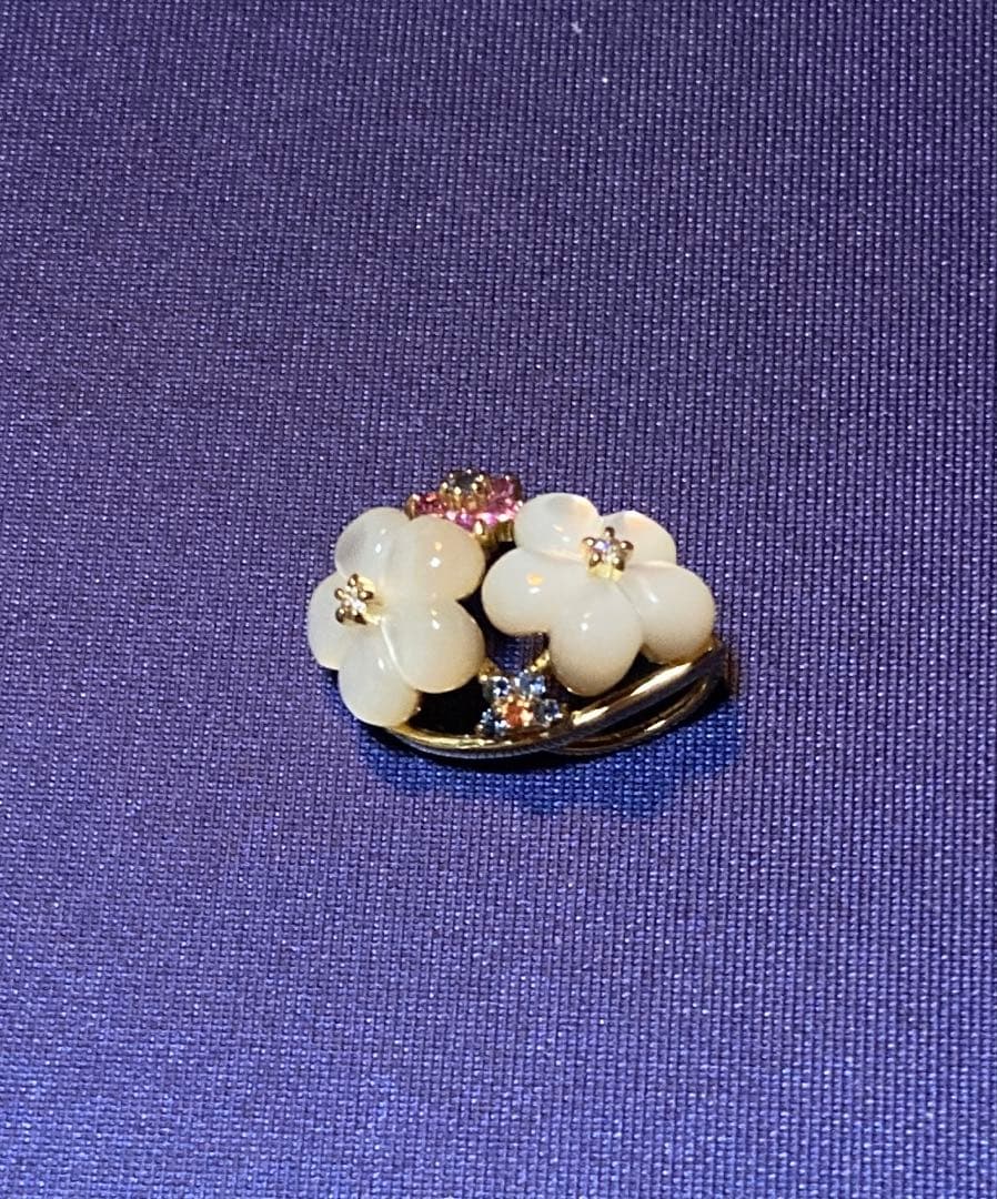 花モチーフ ペンダントトップ