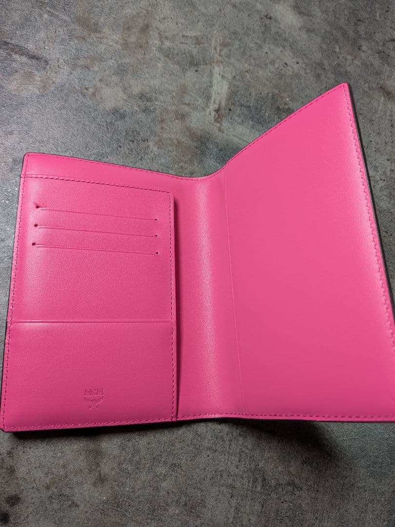 MCM ウサギデザイン パスポートケースオレンジ モノグラム