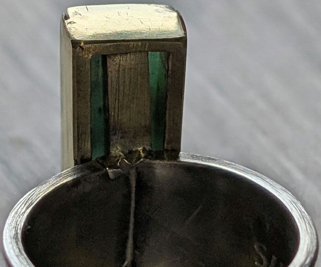 ハンドメイドの糸魚川翡翠リング インディアンジュエリー風