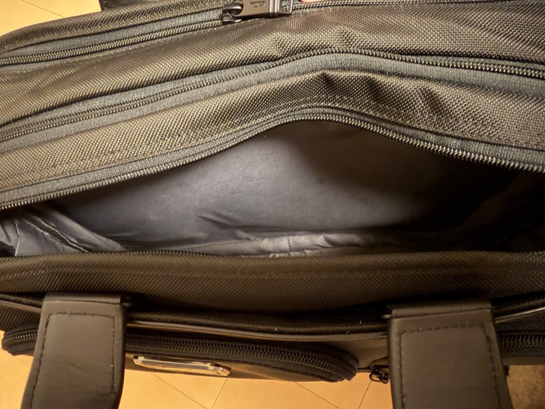 TUMI ALPHA3 エクスパンダブル オーガナイザー ラップトップブリーフ