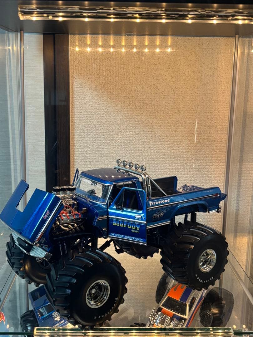 ビッグフット グリーンライト キングオブクランチ 1/18 ミニカー