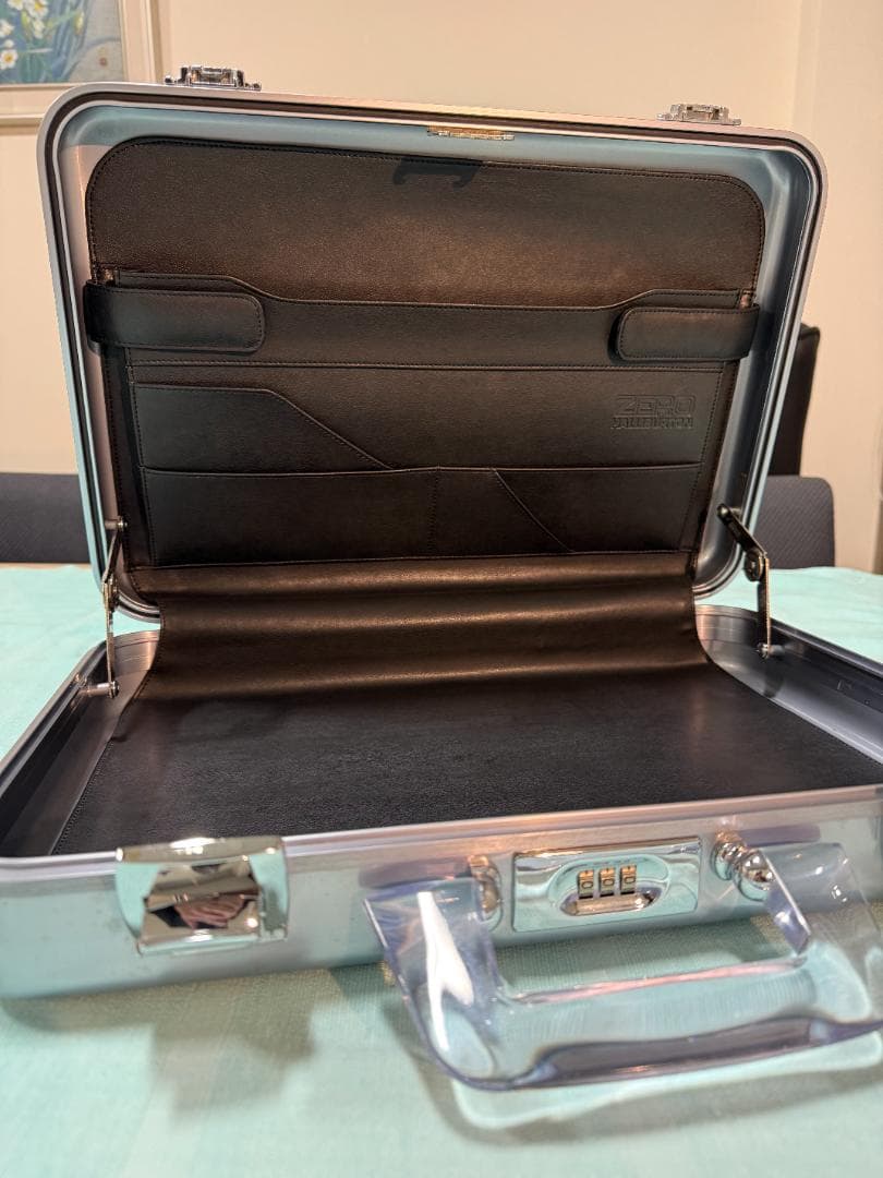 エリートシリーズ CEM ゼロハリバートン ポリッシュブルー 美品です