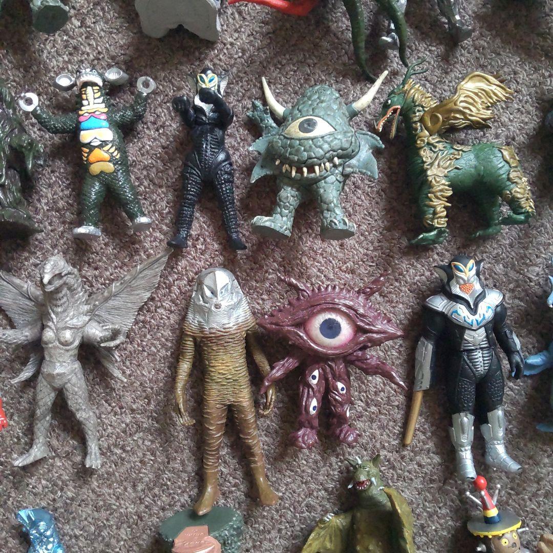 d*2様 ウルトラマンシリーズ 怪獣フィギュア 82体