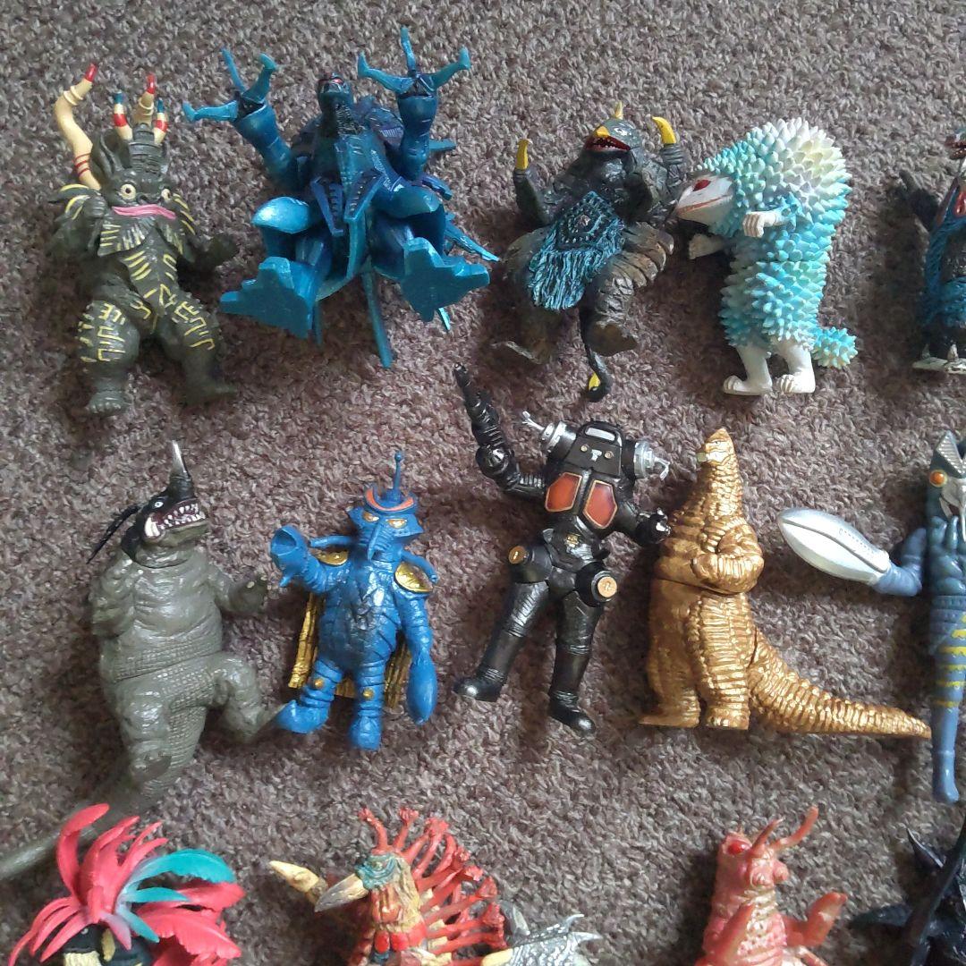 d*2様 ウルトラマンシリーズ 怪獣フィギュア 82体