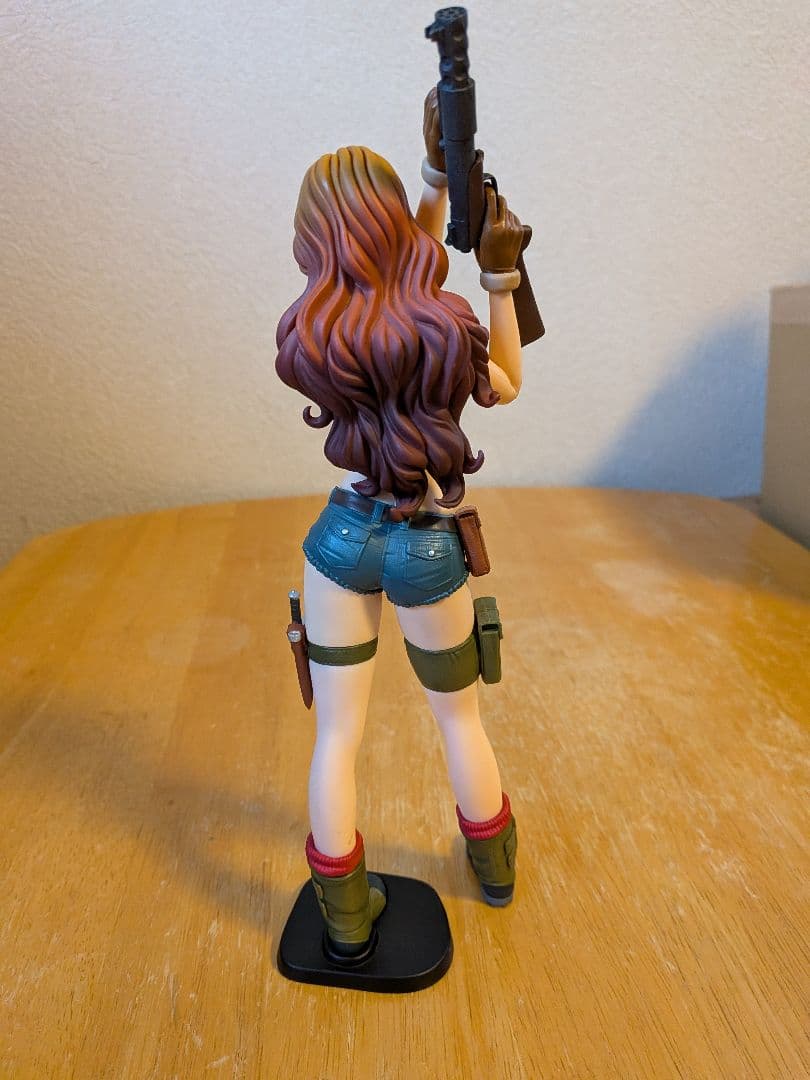 峰不二子フィギュア　サバイバルver ライフル付き