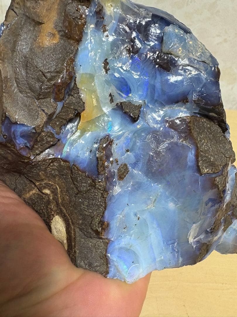 オーストラリア産 大きなボルダーオパール原石 約1976g パワーストーン