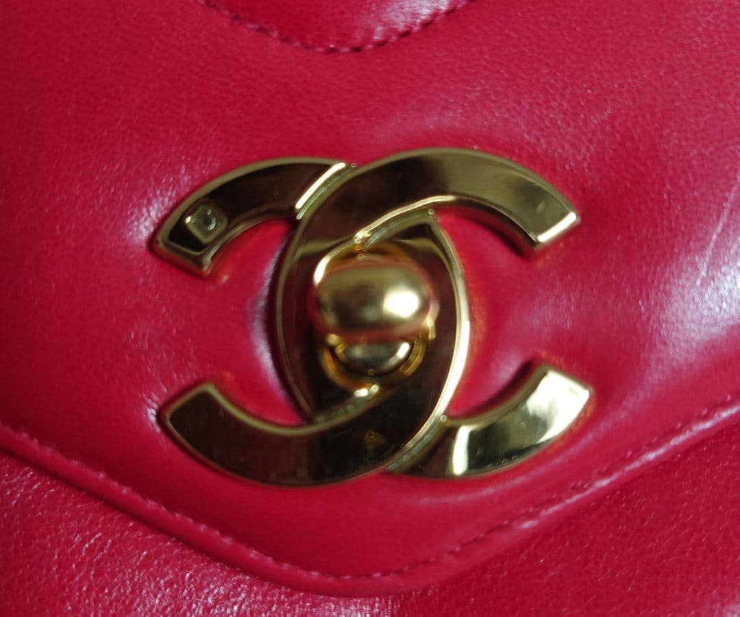 CHANEL レッド キルティングショルダーバッグ
