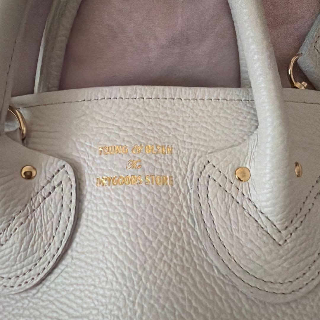 YOUNG & OLSEN エンボスレザーショルダーバッグ　ホワイト