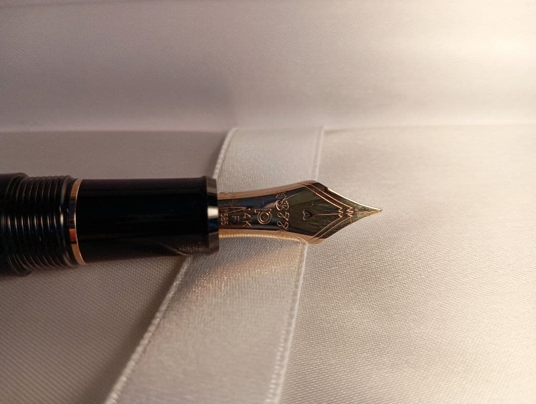 PLATINUM 万年筆♯3776 14K F 585 ブラック新品同様