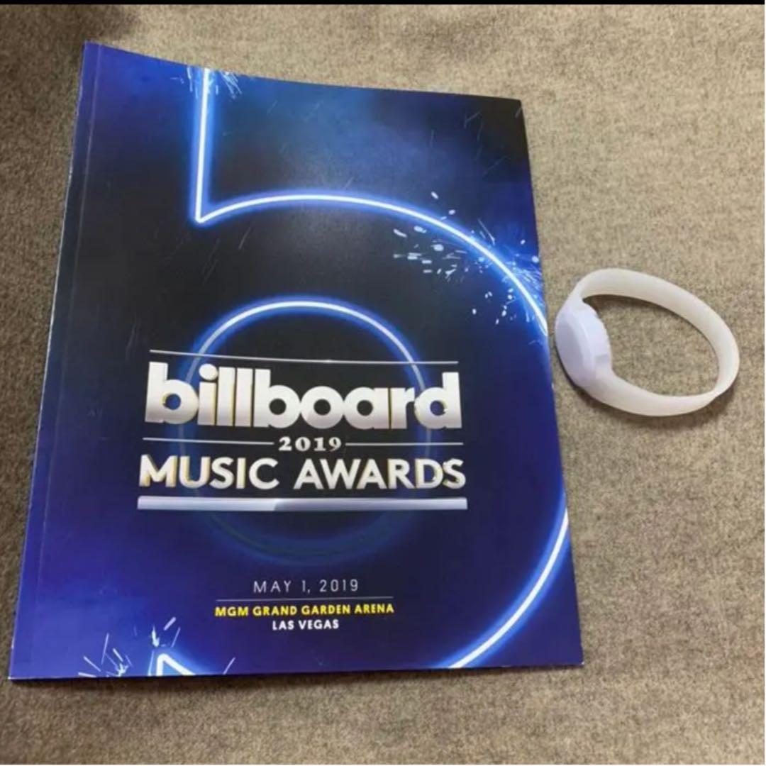 ［新品未使用］ビルボードミュージックアワード2019 パンフレット ブレスレット 新品未使用］ビルボードミュージックアワード2019 パンフレット