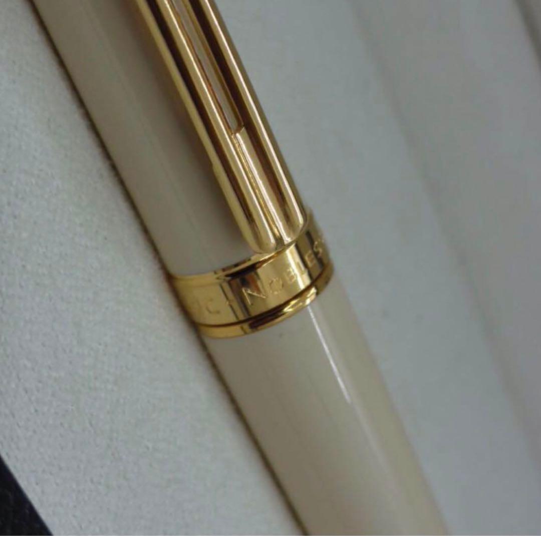 モンブランボールペン☆未使用の稀少な白軸ホワイト・オブリュージュ