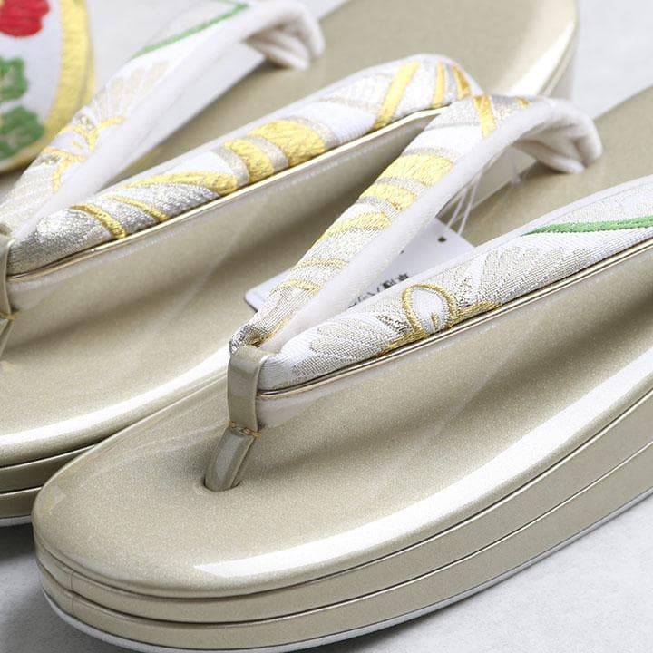 【新品】振袖用 草履バッグセット　古典柄　03493