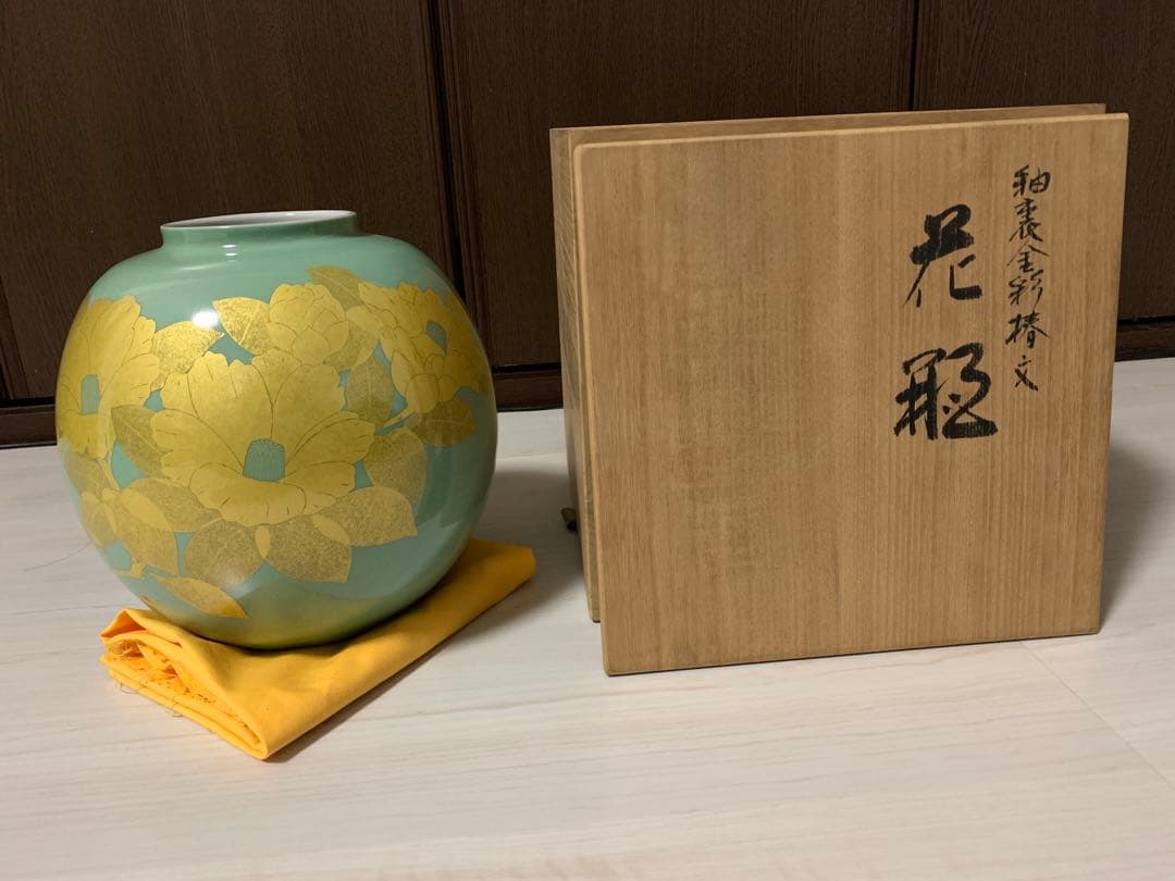 人間国宝 吉田美統 釉裏金彩 椿文 花瓶 九谷焼 - メルカリ
