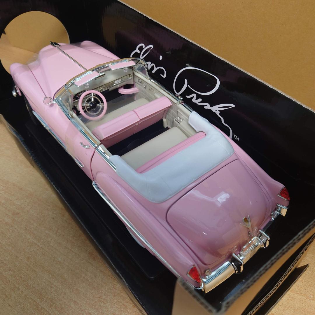 1/18 ピンクキャデラック シリーズ62 クーペオープンカー1949 ミニカー