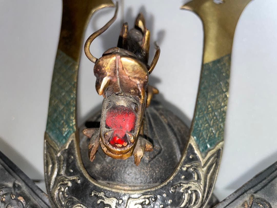 金属製の武具飾り 獅子・龍彫刻付き ２個セット