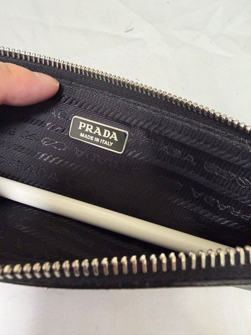PRADA ブラック ペンケース　サフィアーノレザーです