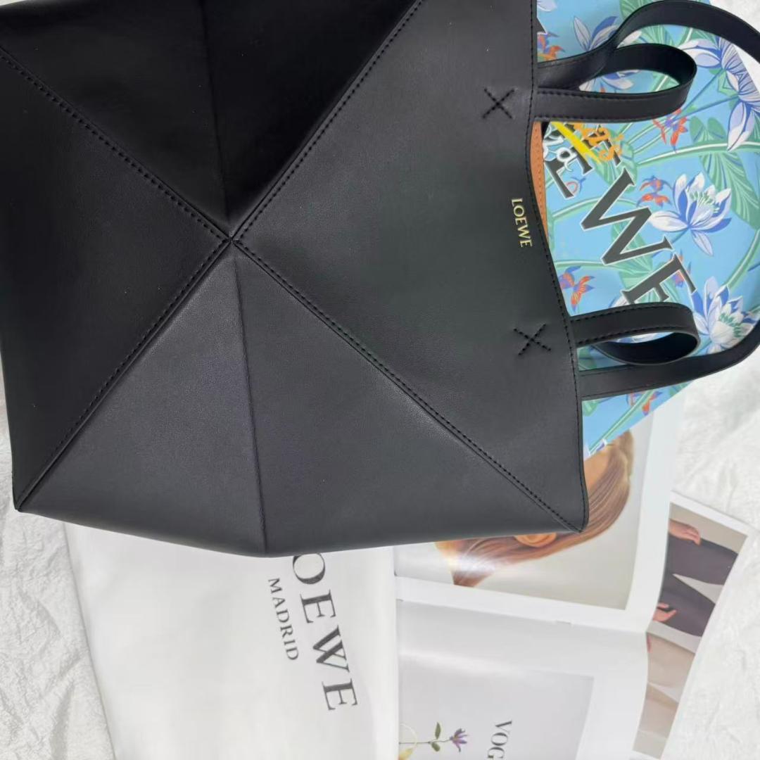 【人気です】ブラックレザー ショルダーバッグ