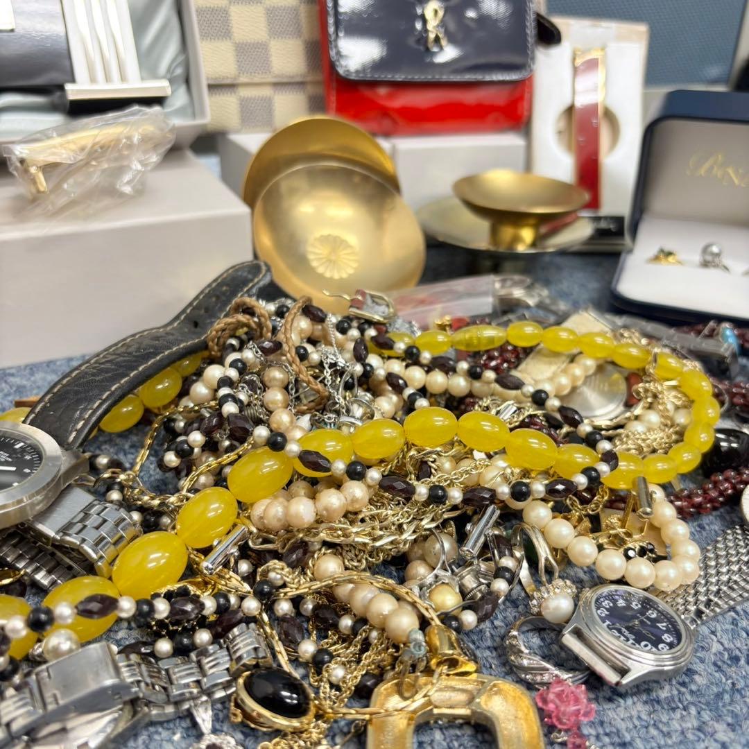 遺品整理 アクセサリー 時計 まとめ ブローチ タイピン 刻印未検品 1588
