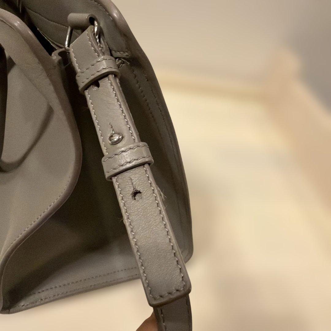 Saint Laurent グレー レザー ショルダーバッグ