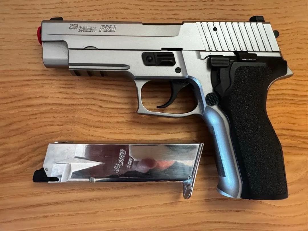 TOKYO MARUI SIG SAUER P226 E2 ステンレスモデル