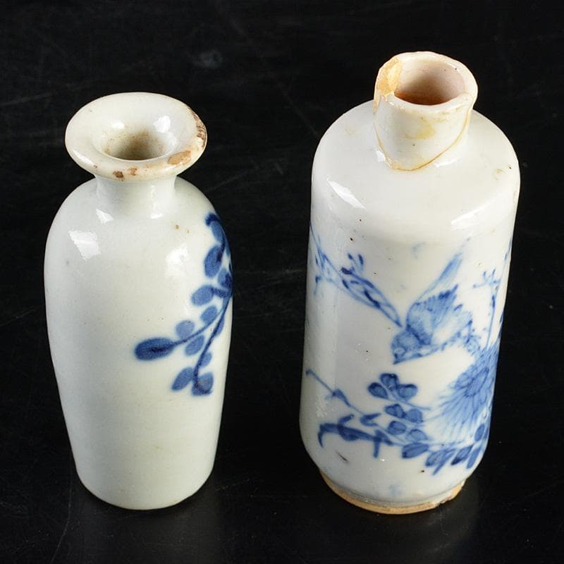 中国　清朝　青花花文鼻煙壷　花瓶　2点　李朝螺鈿装飾六角箱入り　C　R7421