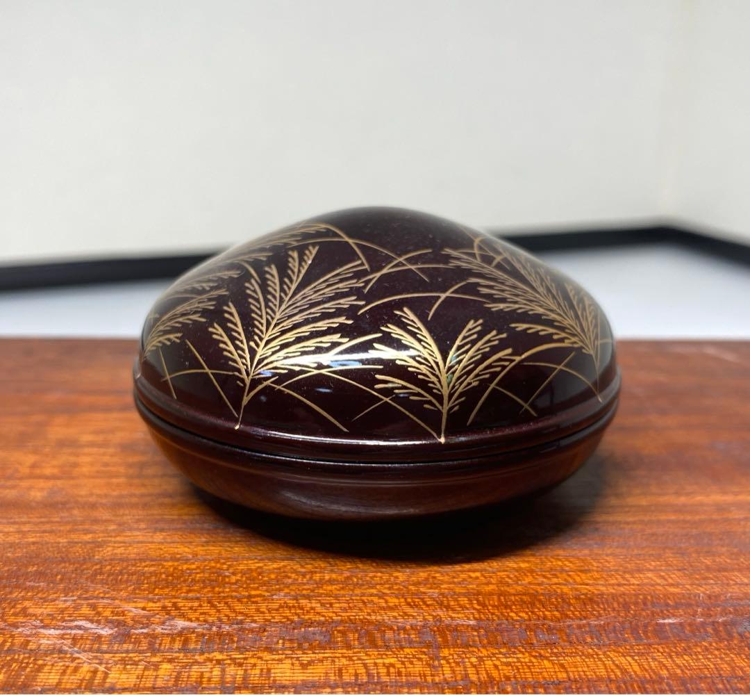 【茶道具】忠雲造　溜塗武蔵野蒔絵　宝珠香合（共箱）