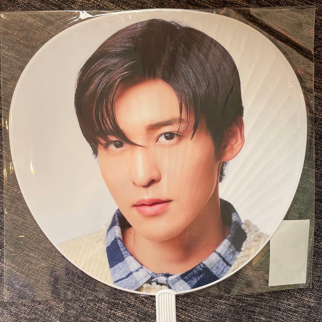 SnowMan 22年 Labo. ペンライト 目黒蓮うちわ - メルカリ