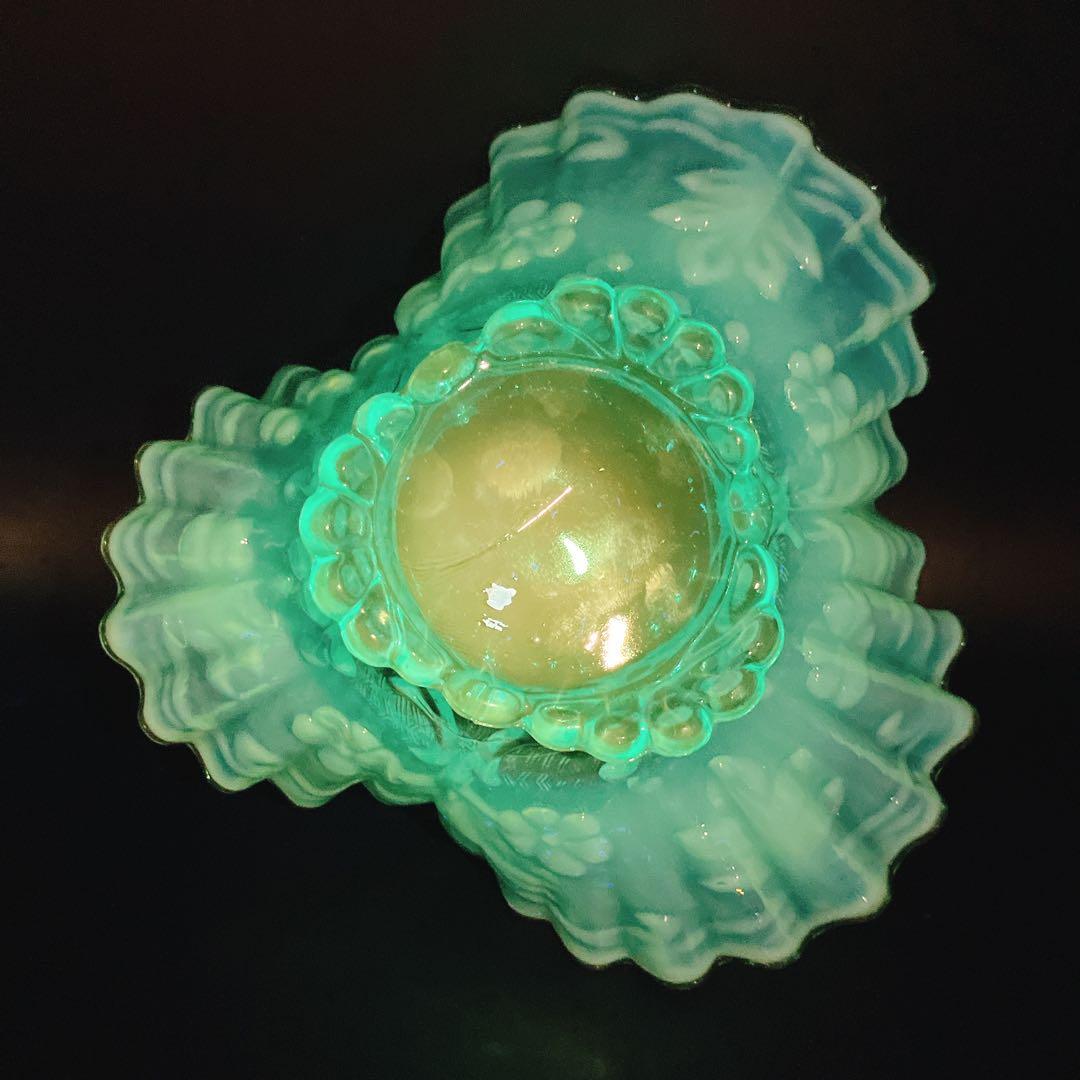 ブルー オパルセント ウランガラス フリル ボウル フェントンかも