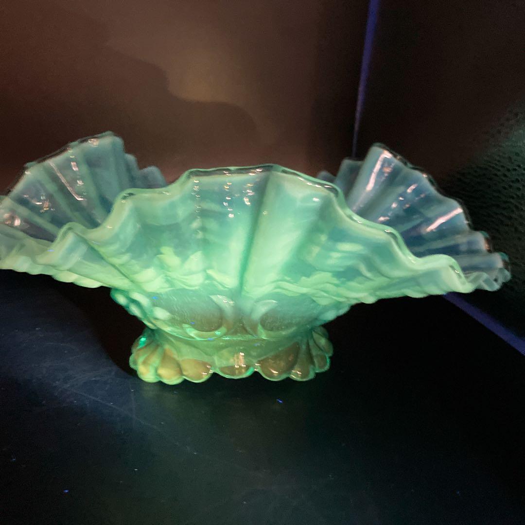 ブルー オパルセント ウランガラス フリル ボウル フェントンかも