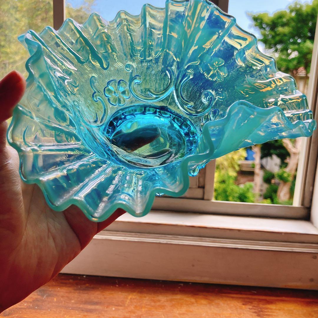 ブルー オパルセント ウランガラス フリル ボウル フェントンかも