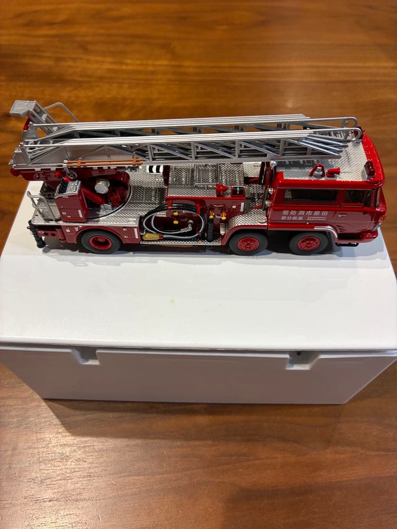 トミカ リミテッドヴィンテージNEO日野 はしご付消防車　LV-N24ⓐ