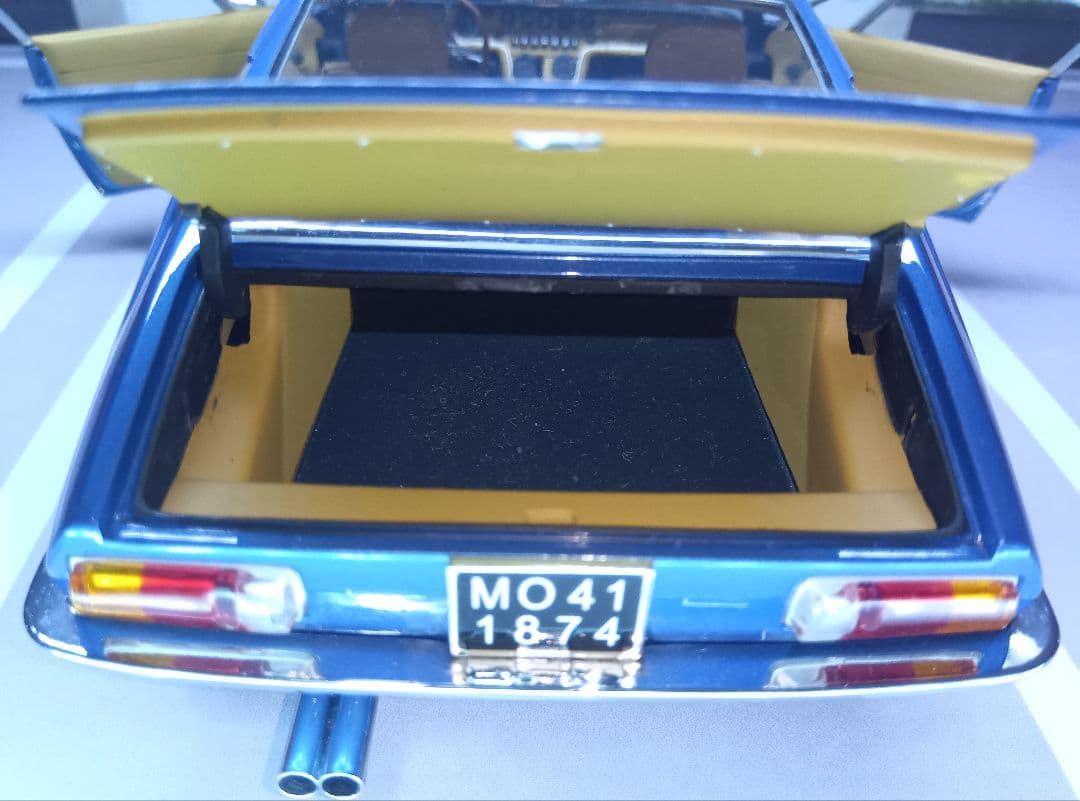 ミニカー MINICHAMPS Maserati Ghibli 1969-73 1/18