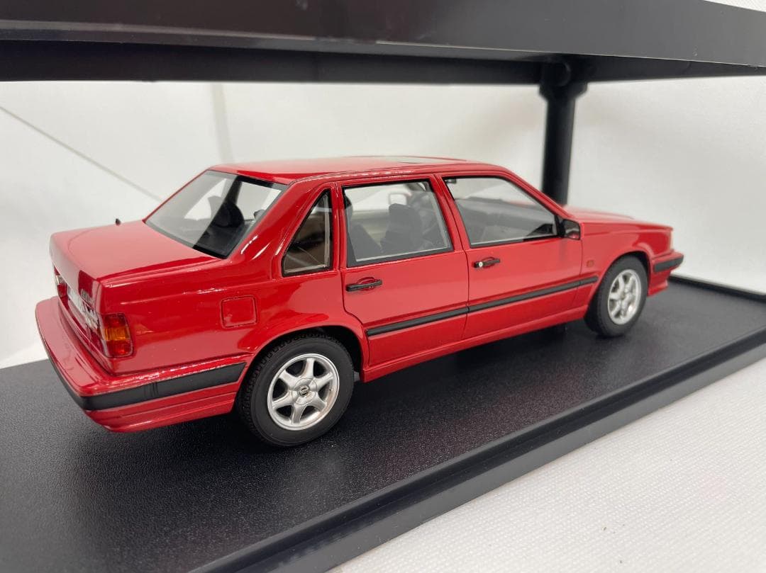 104-045 Cult 1/18 ボルボ850 GL T Signal red
