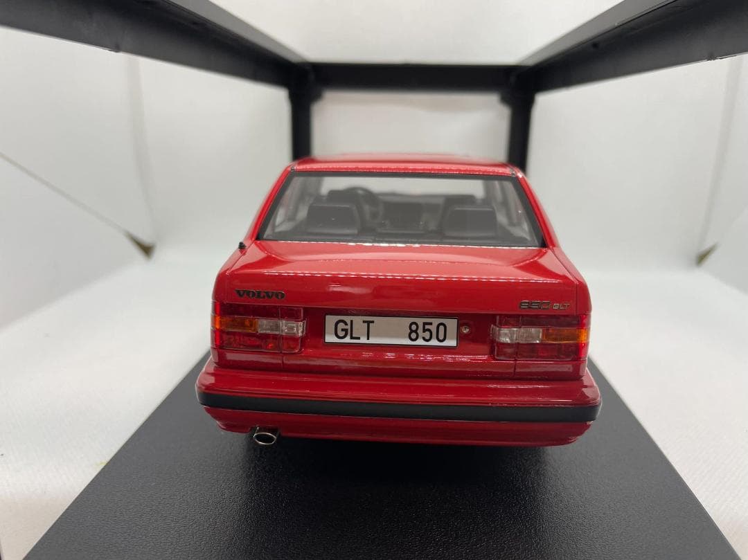 104-045 Cult 1/18 ボルボ850 GL T Signal red