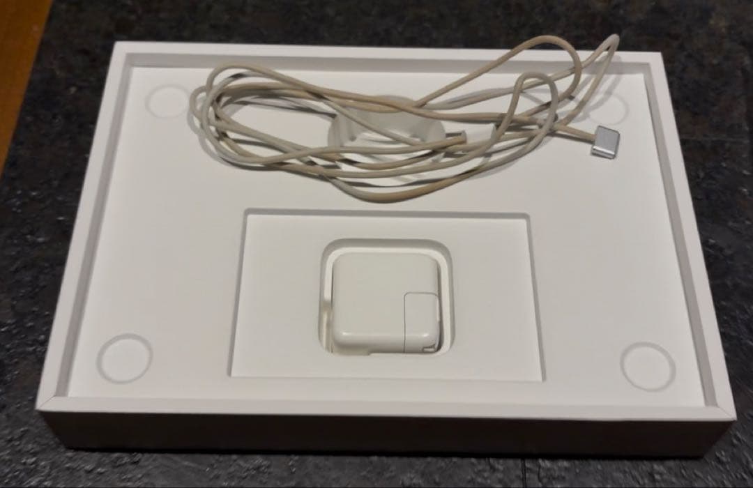 箱・備品付き】MacBook Air M2チップ