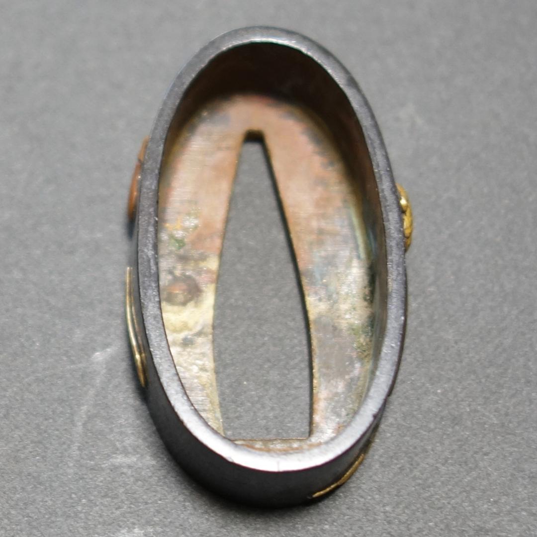 【 在銘 赤城軒元孚 赤銅磨地 金銀銅色絵 茶道具図縁頭 】 (箱・布団付き)