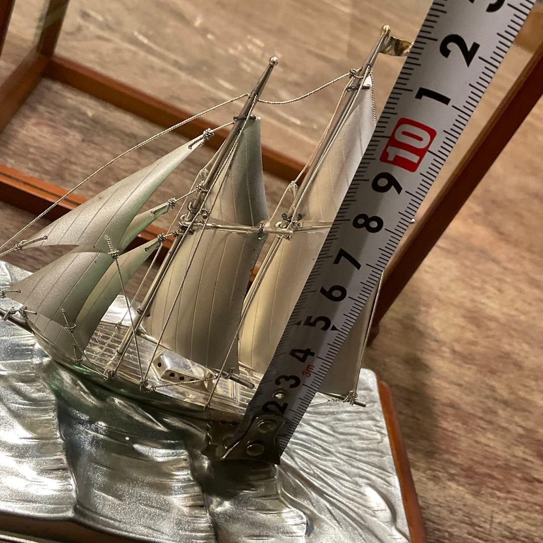 銀製(純銀刻印)帆船 置物 台付 ヨット シルバー 金属工芸 ガラスケース