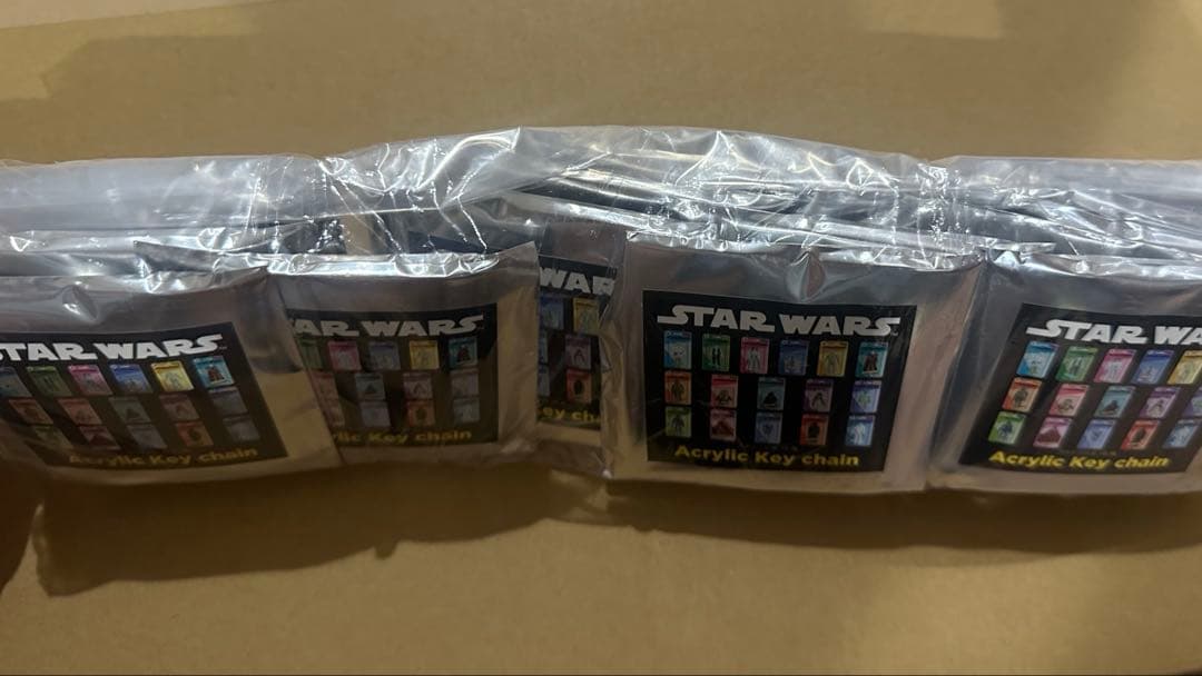 スターウォーズ　ブリスター風　アクリルキーチェーン　16種コンプリート