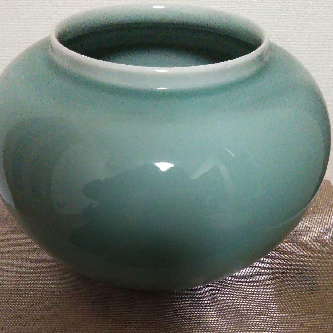 青磁の壺