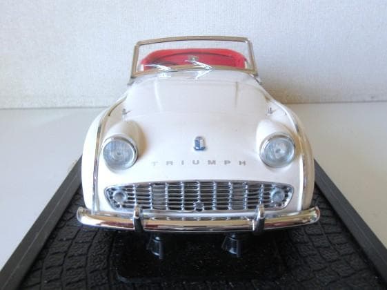 特価 京商 (1/18) トライアンフ TR3A