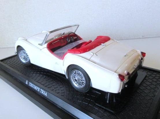 特価 京商 (1/18) トライアンフ TR3A