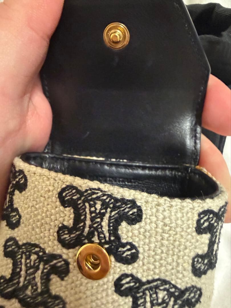 セリーヌキャンバストリオンフ AirPodsケース