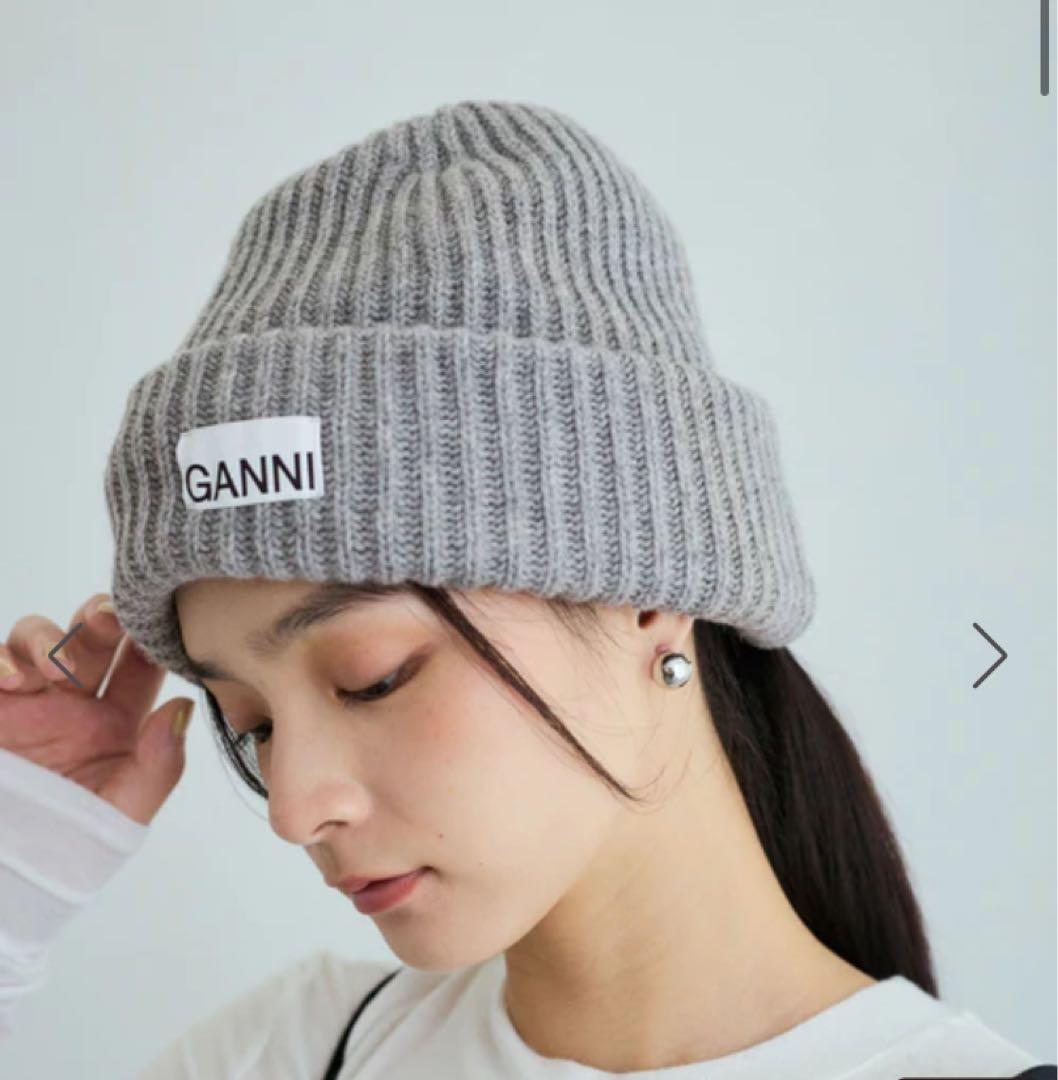 GANNI ビーニー/ニット帽 グレー ganni のビーニー グレーがやっぱり